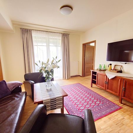 Hotel Jasny Dwor à Polanica-Zdrój Extérieur photo