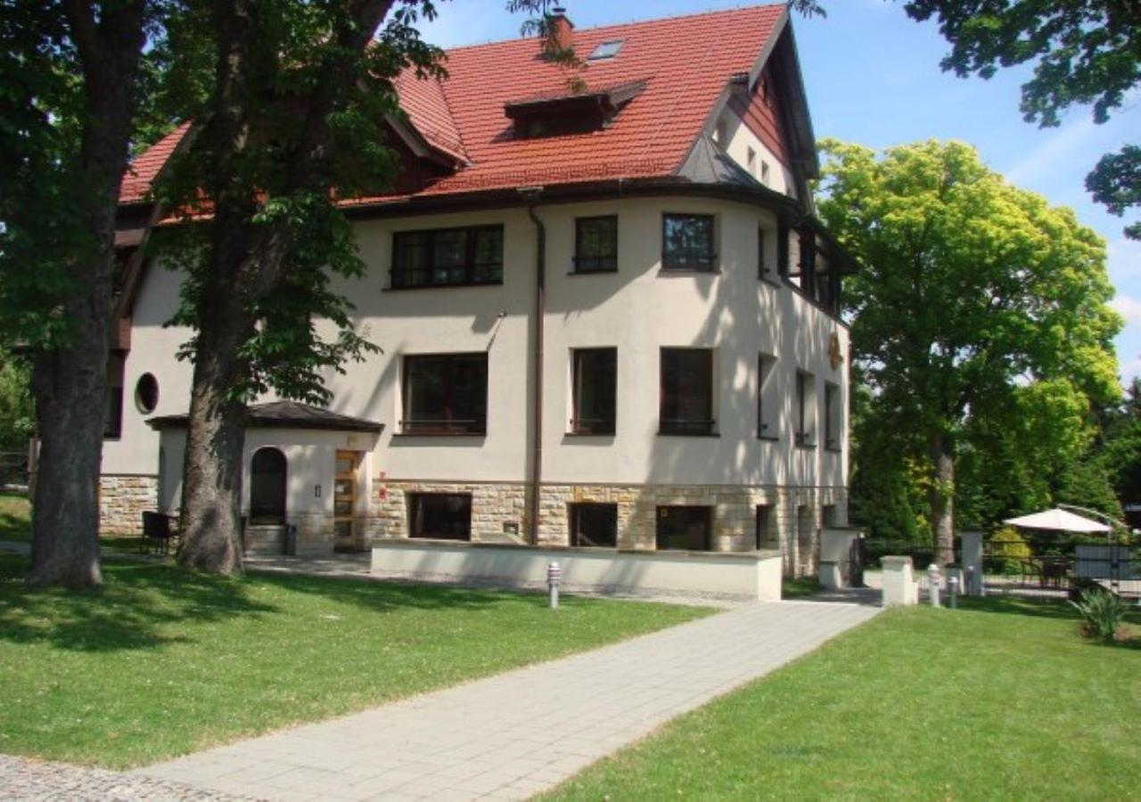 Hotel Jasny Dwor à Polanica-Zdrój Extérieur photo