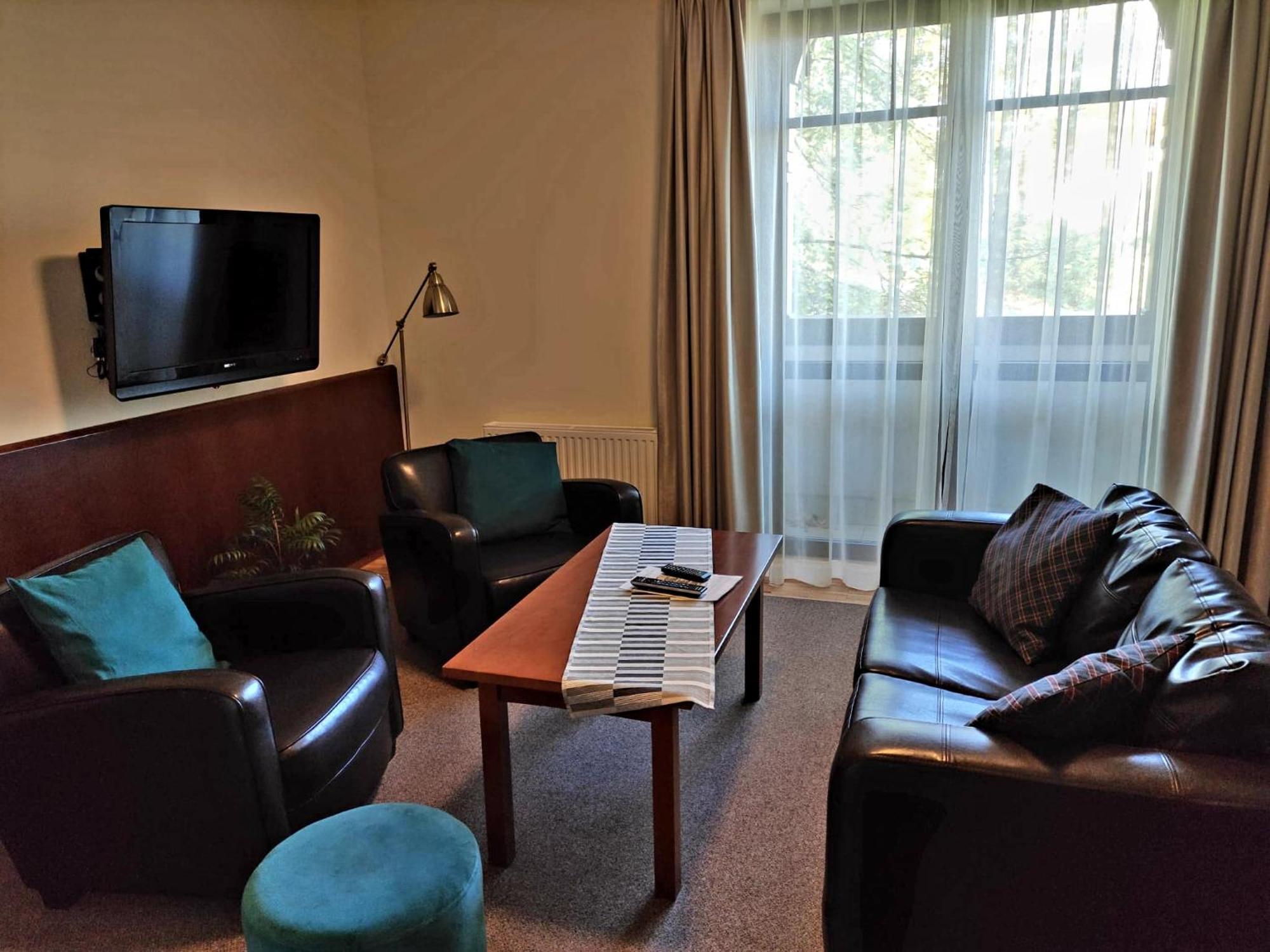 Hotel Jasny Dwor à Polanica-Zdrój Extérieur photo