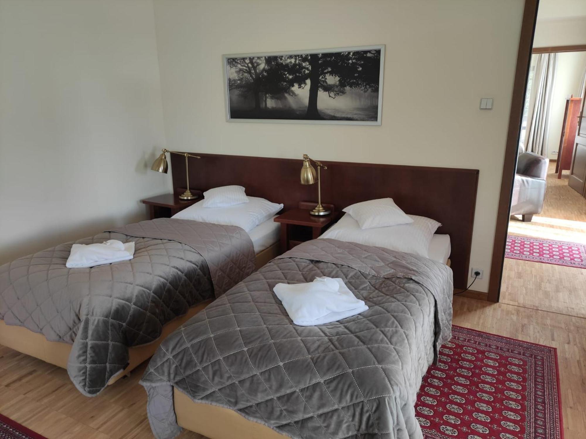 Hotel Jasny Dwor à Polanica-Zdrój Extérieur photo