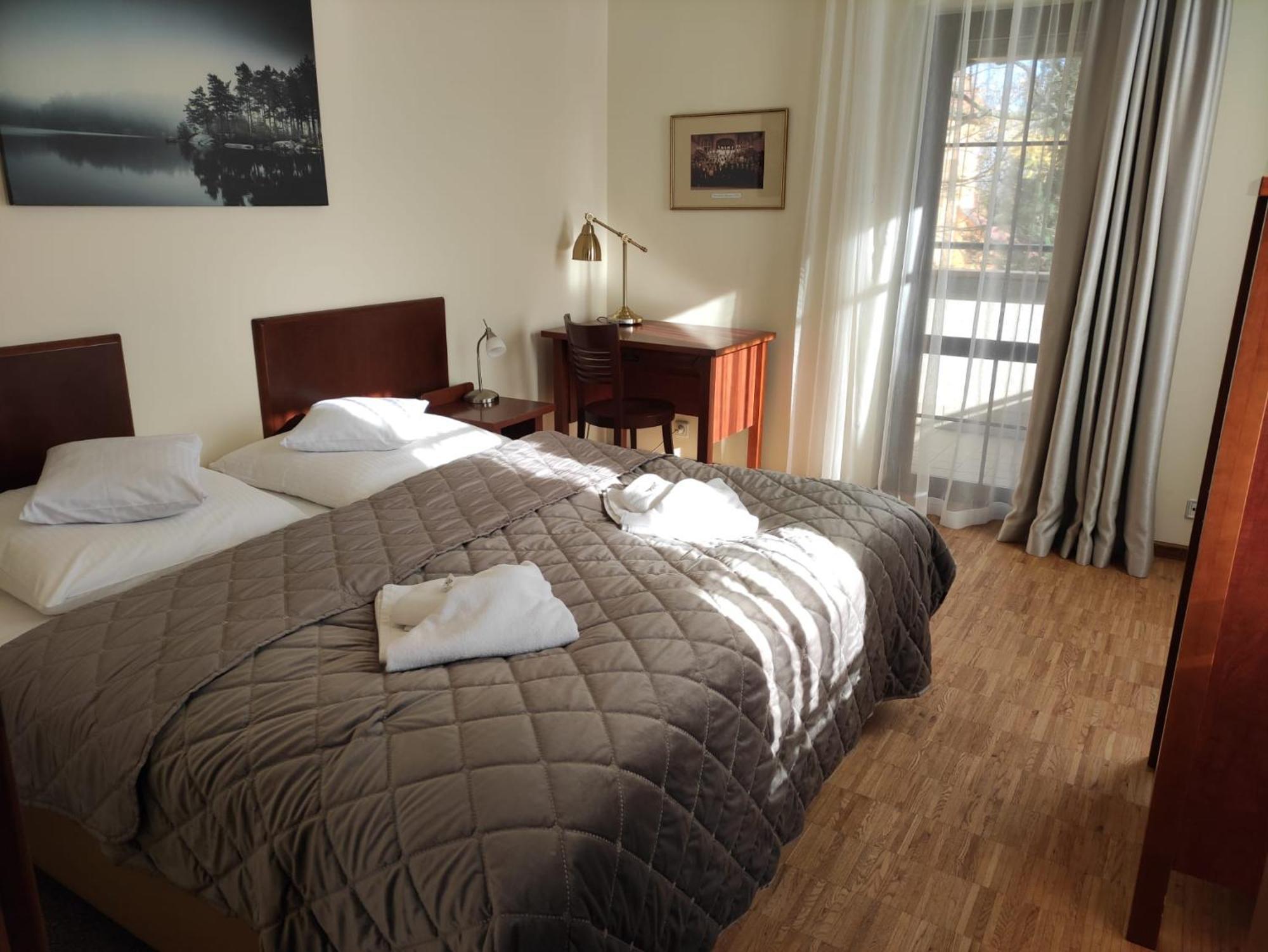 Hotel Jasny Dwor à Polanica-Zdrój Extérieur photo
