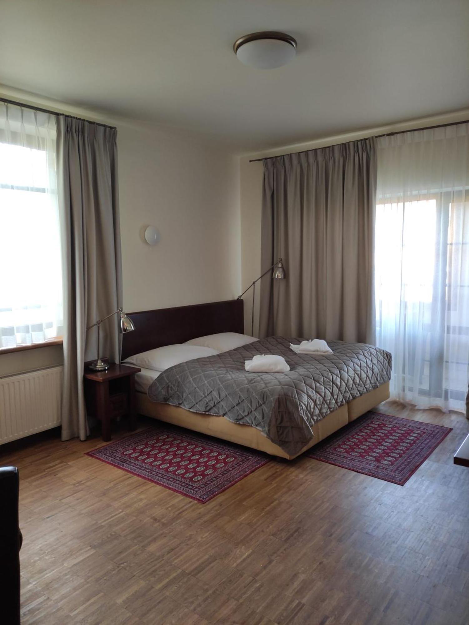 Hotel Jasny Dwor à Polanica-Zdrój Extérieur photo
