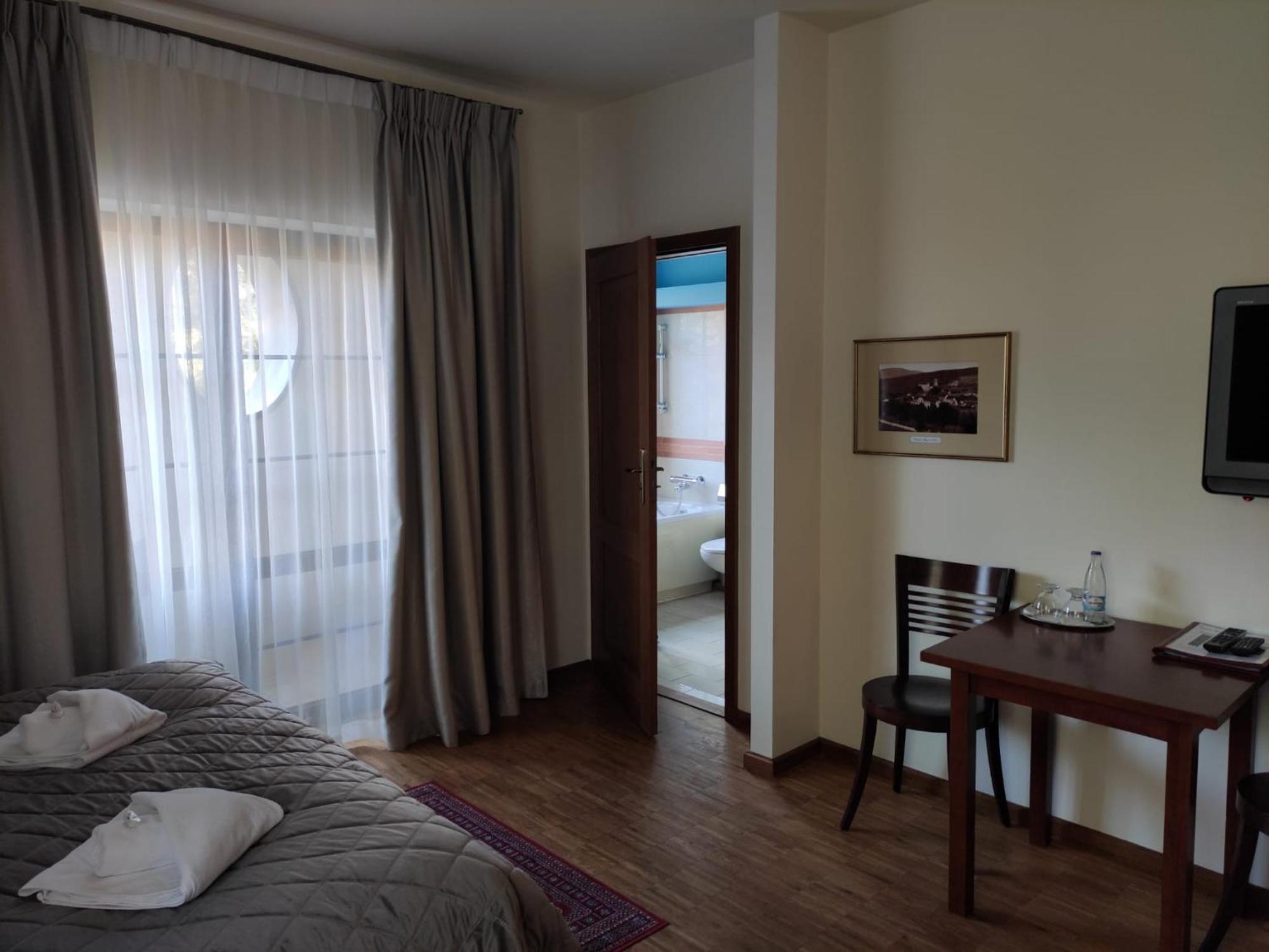 Hotel Jasny Dwor à Polanica-Zdrój Extérieur photo