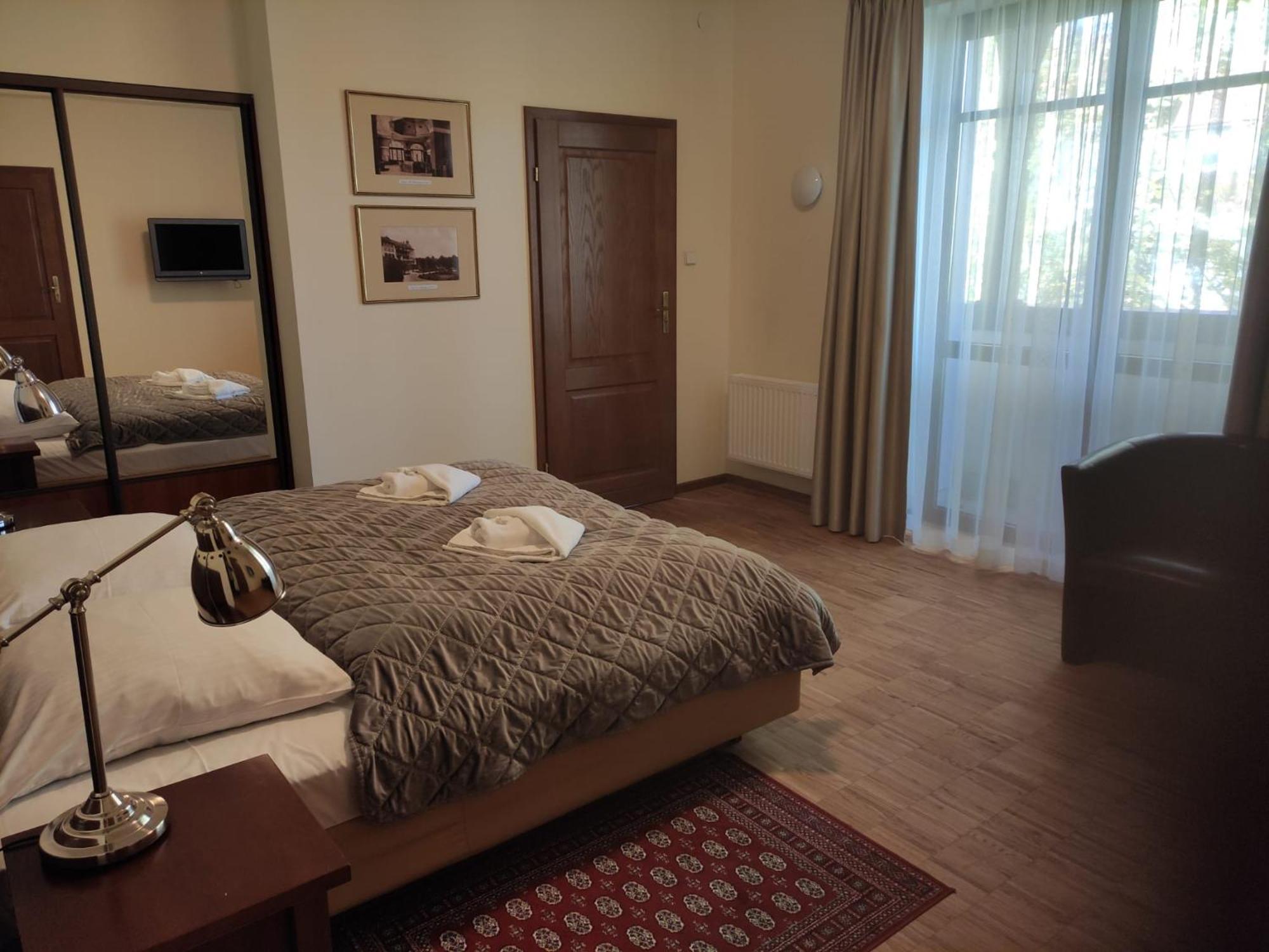 Hotel Jasny Dwor à Polanica-Zdrój Extérieur photo