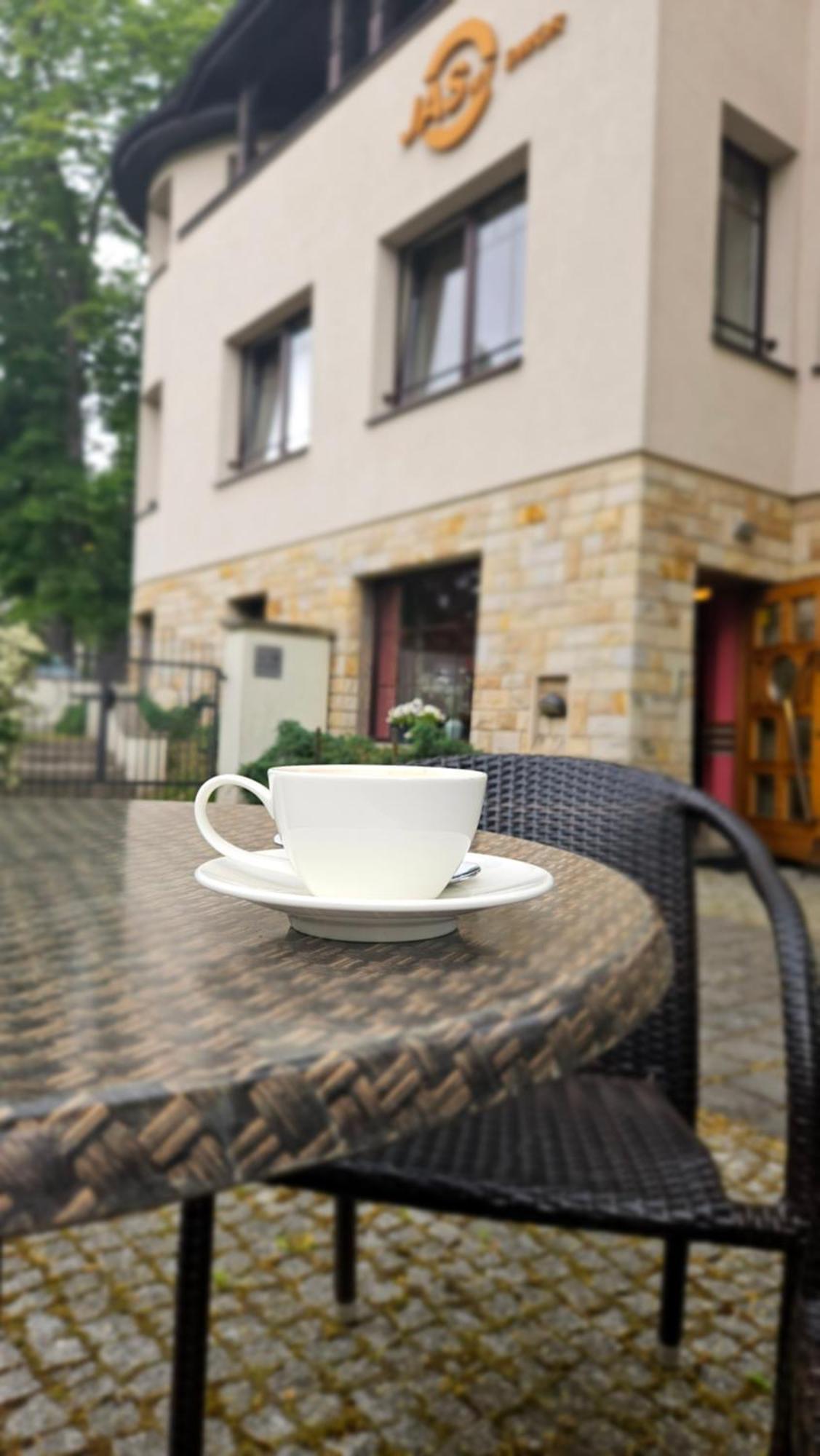 Hotel Jasny Dwor à Polanica-Zdrój Extérieur photo