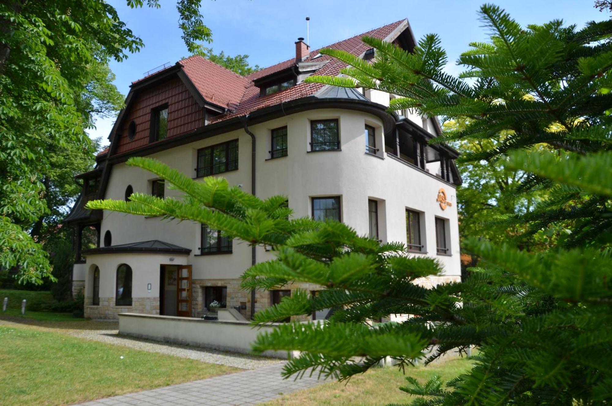 Hotel Jasny Dwor à Polanica-Zdrój Extérieur photo