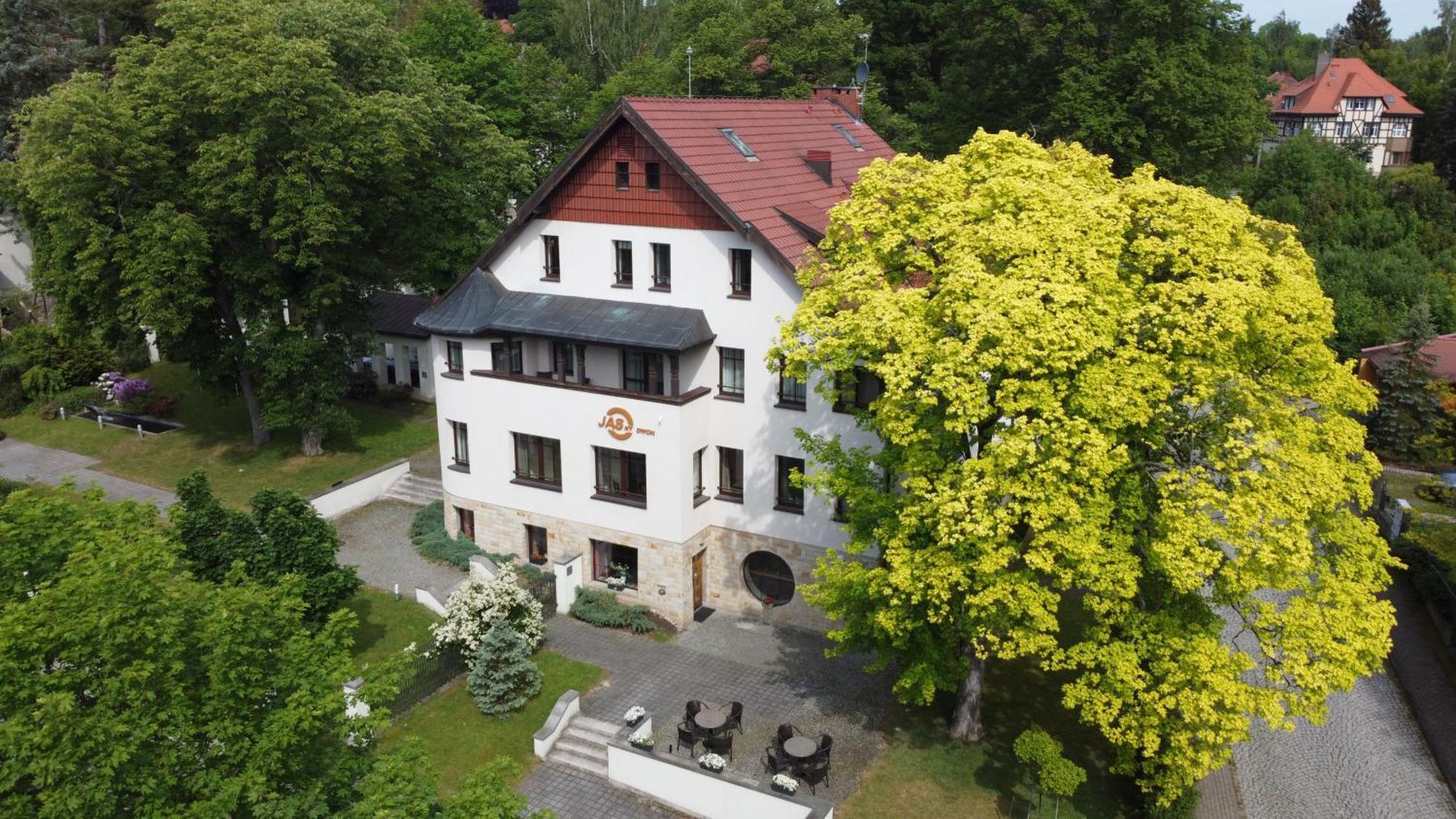 Hotel Jasny Dwor à Polanica-Zdrój Extérieur photo