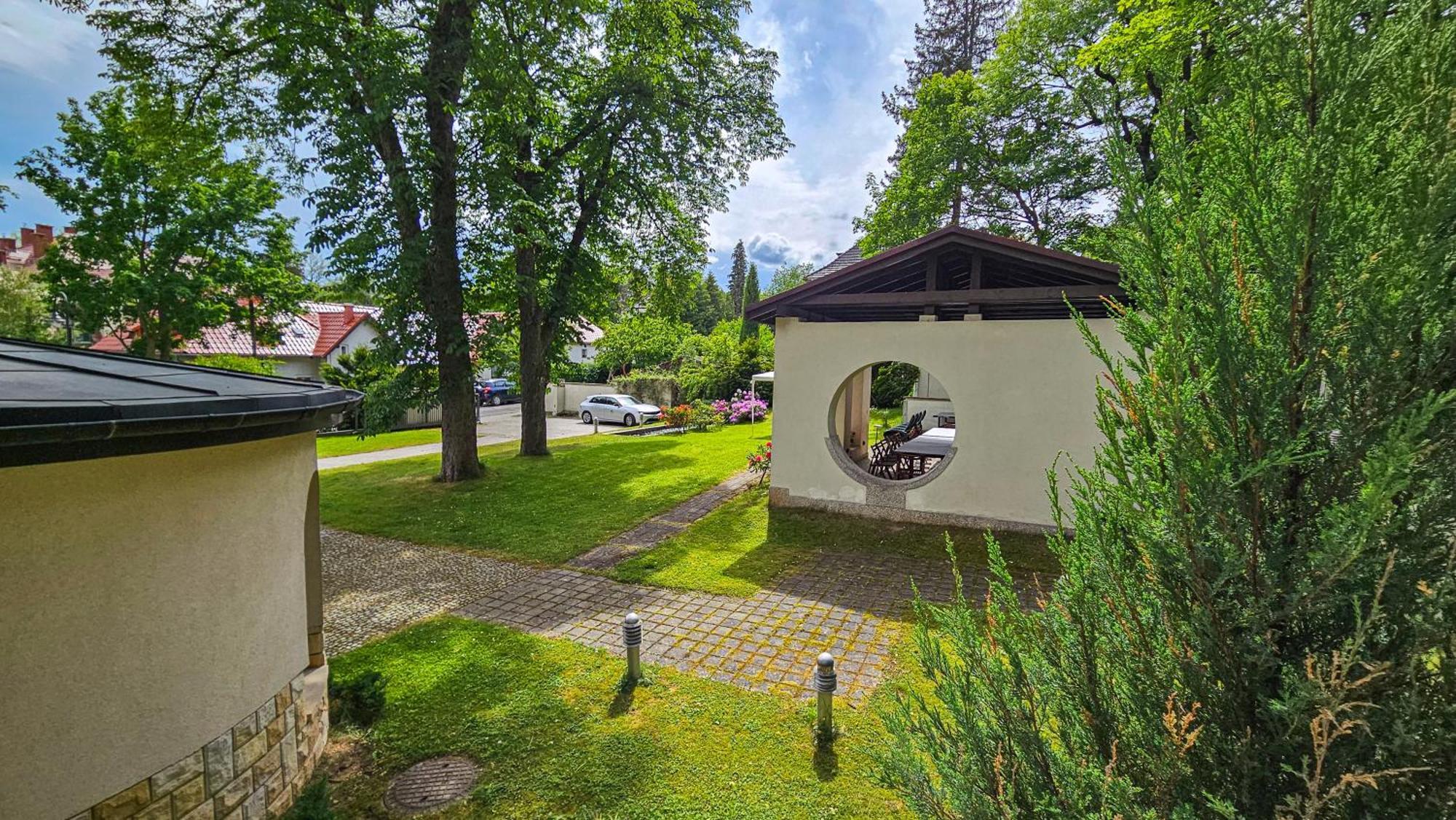Hotel Jasny Dwor à Polanica-Zdrój Extérieur photo
