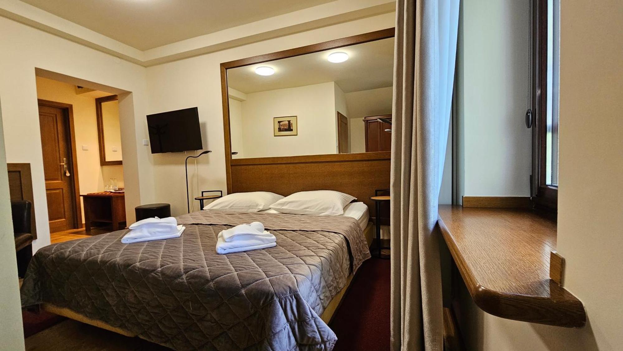 Hotel Jasny Dwor à Polanica-Zdrój Extérieur photo