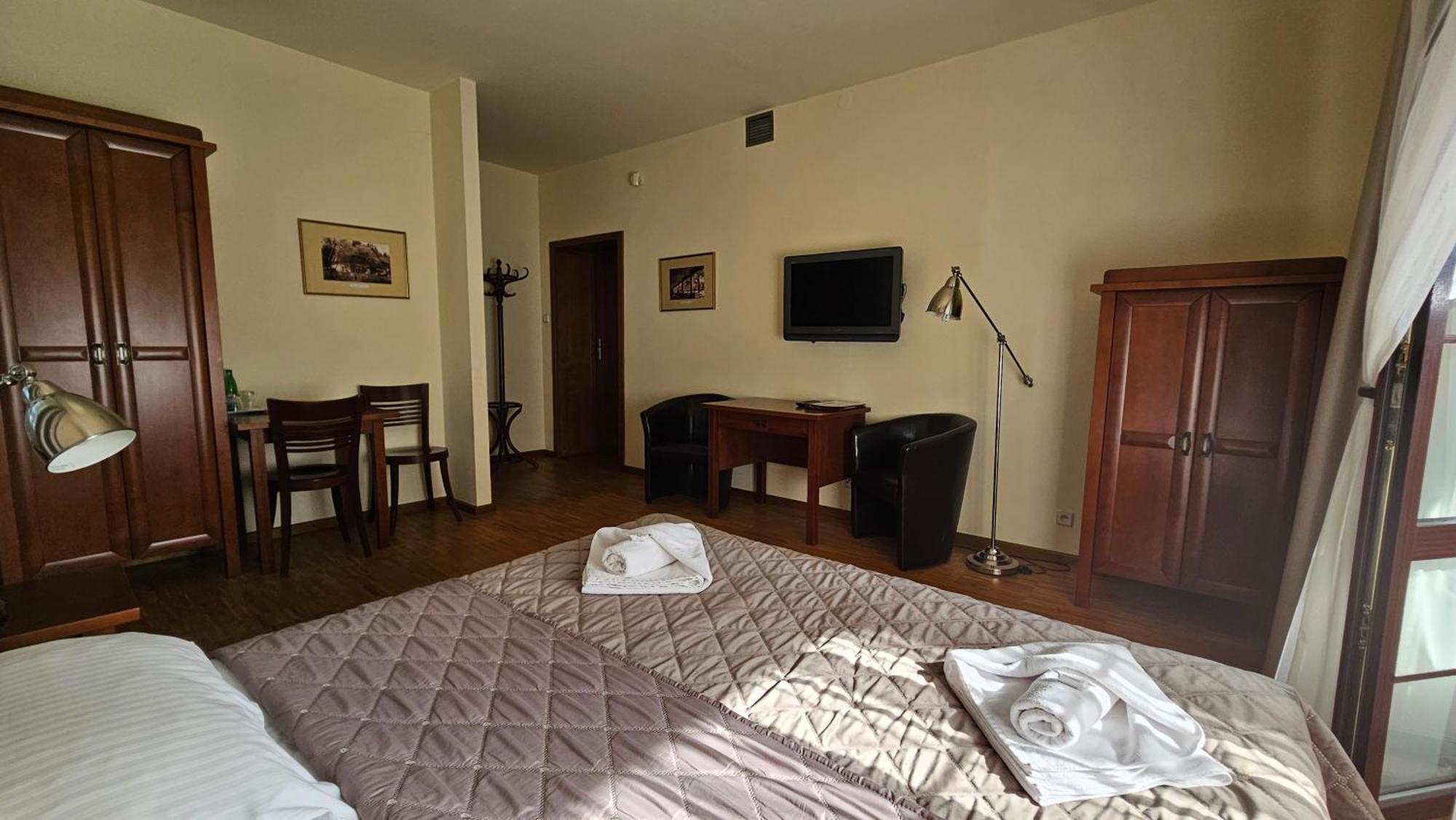 Hotel Jasny Dwor à Polanica-Zdrój Extérieur photo