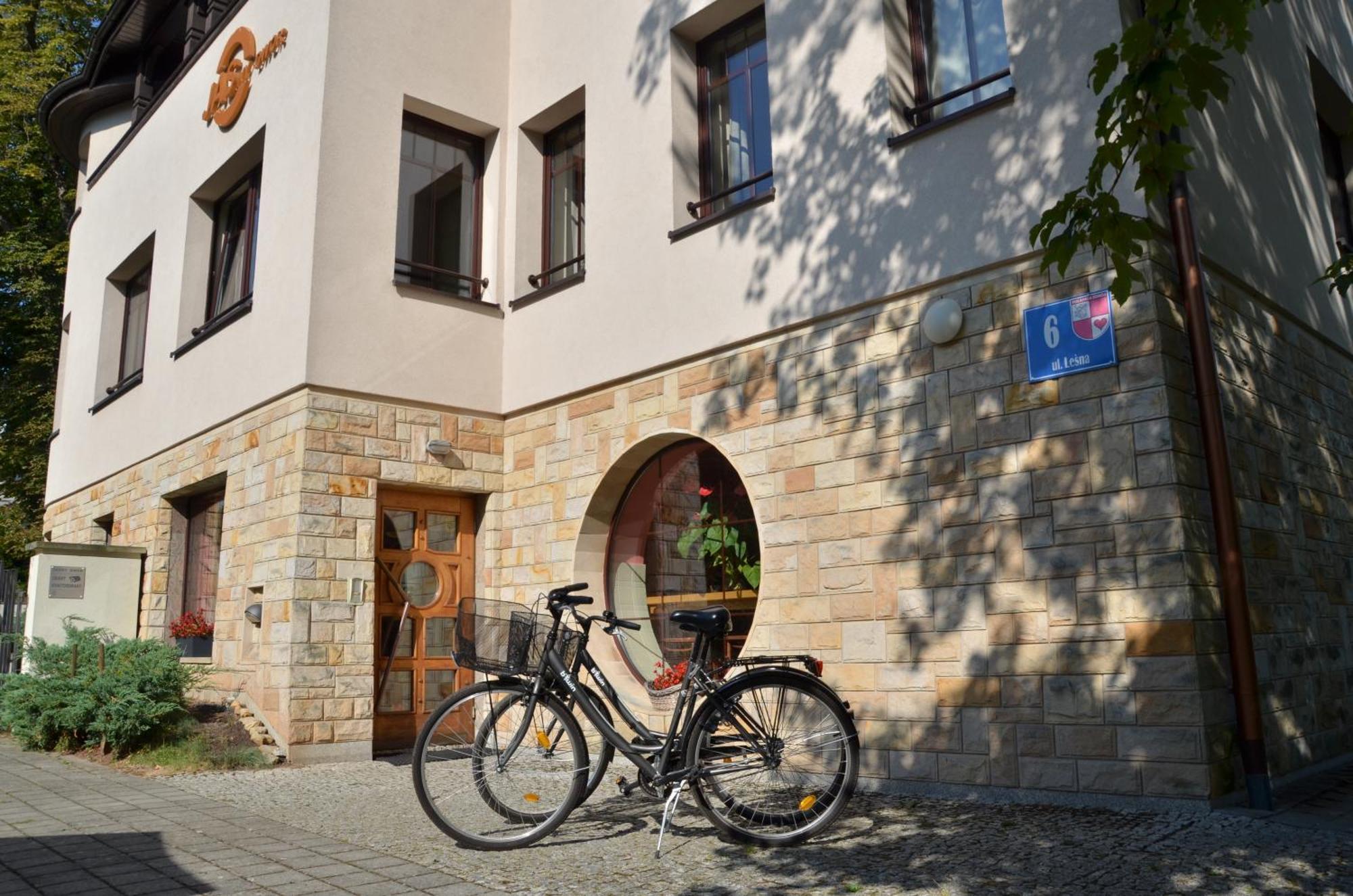 Hotel Jasny Dwor à Polanica-Zdrój Extérieur photo