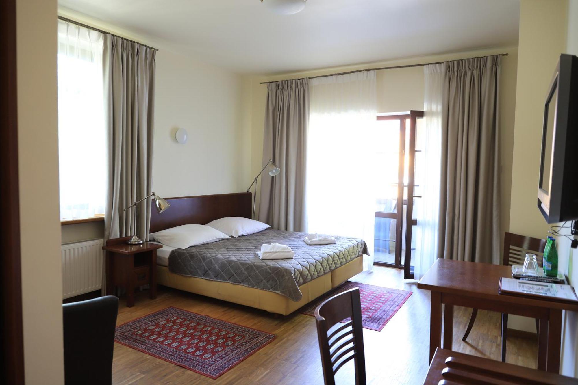 Hotel Jasny Dwor à Polanica-Zdrój Extérieur photo
