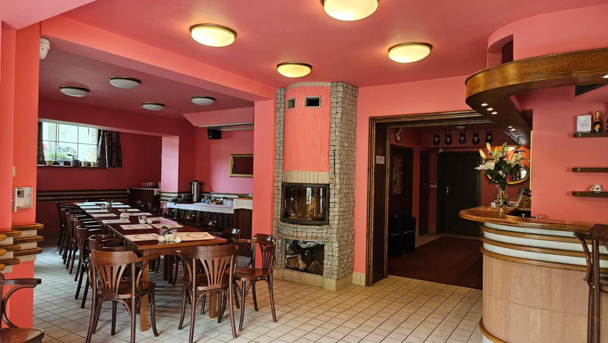 Hotel Jasny Dwor à Polanica-Zdrój Extérieur photo