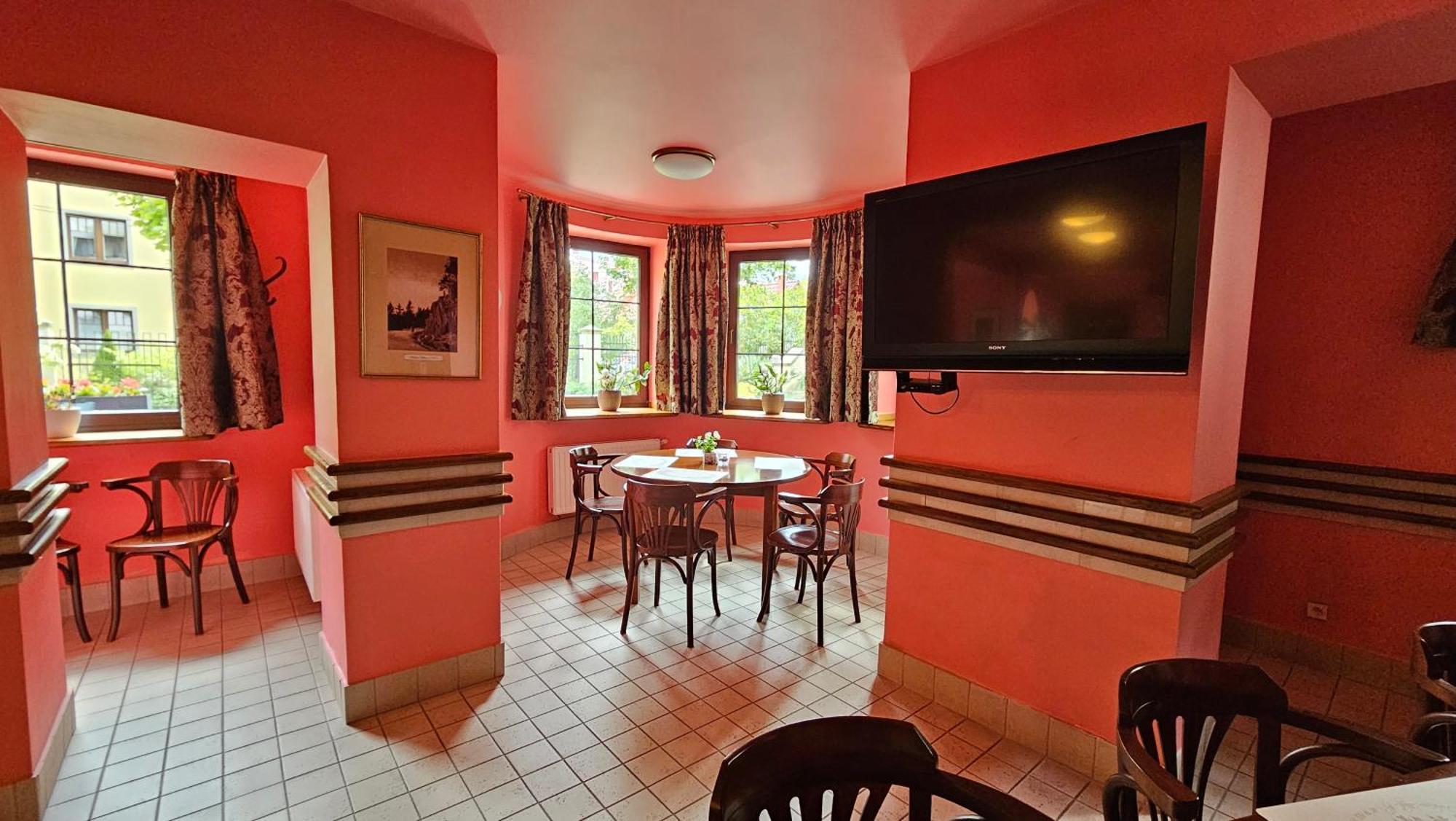 Hotel Jasny Dwor à Polanica-Zdrój Extérieur photo