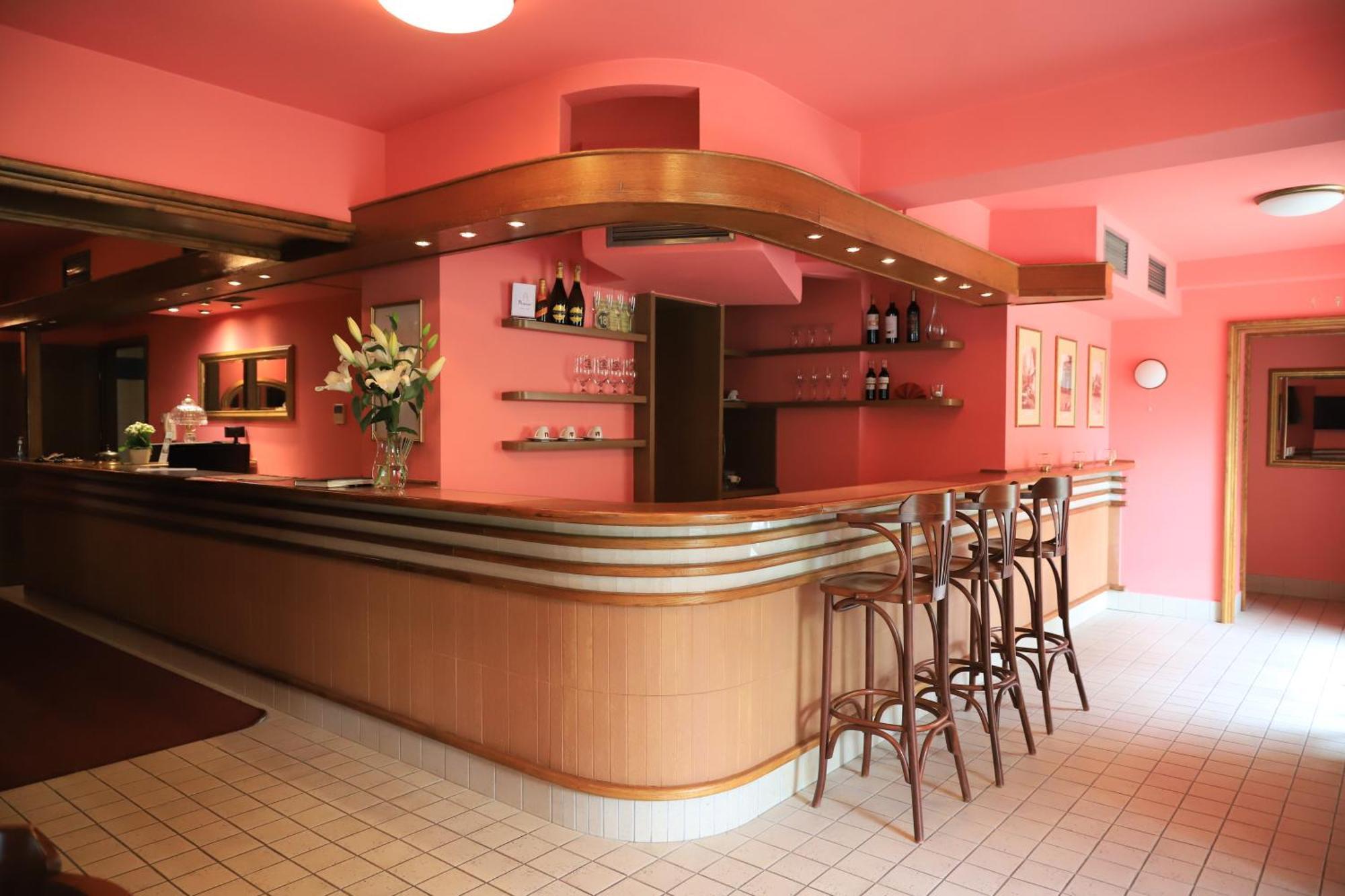 Hotel Jasny Dwor à Polanica-Zdrój Extérieur photo