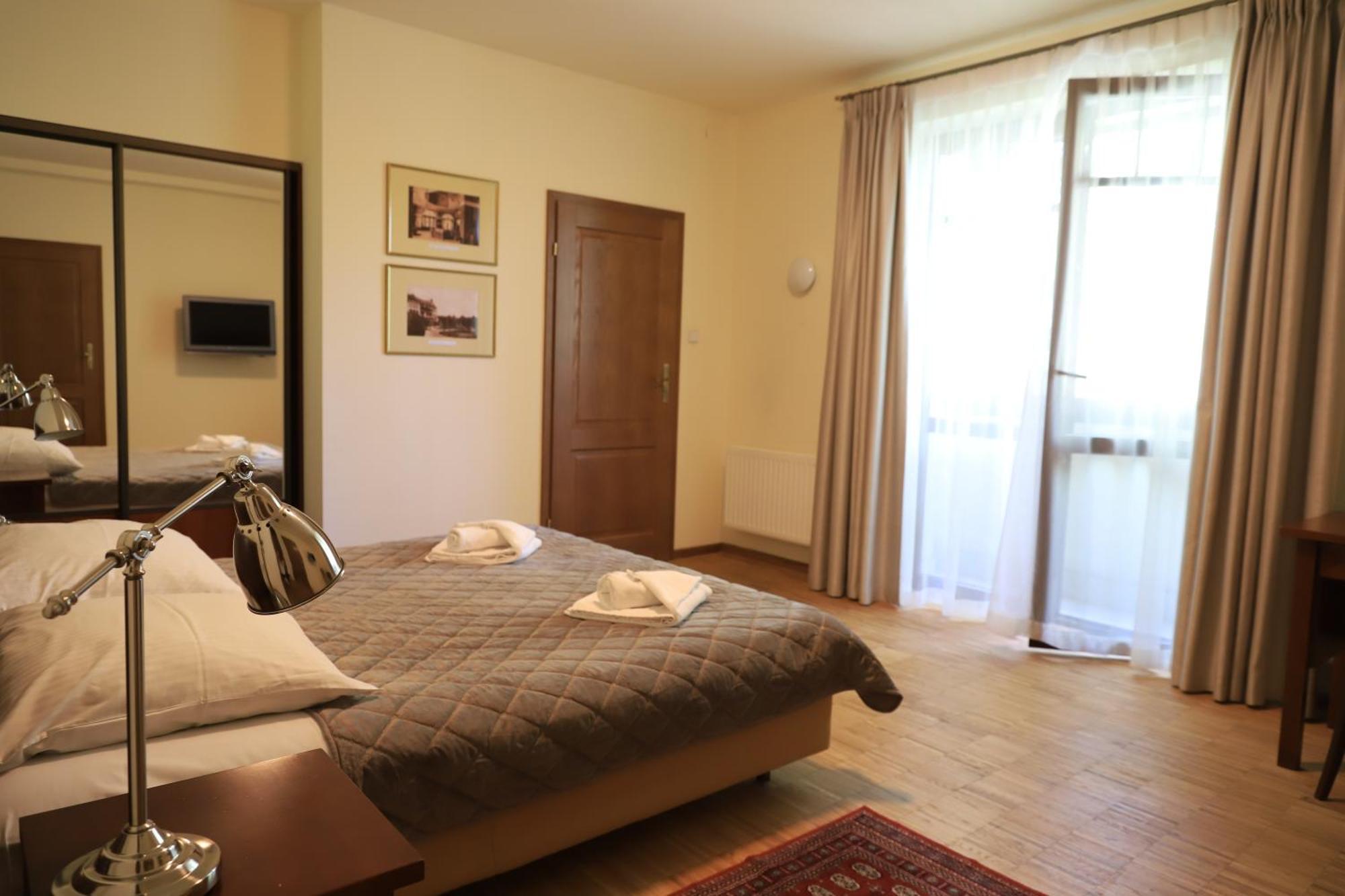 Hotel Jasny Dwor à Polanica-Zdrój Extérieur photo
