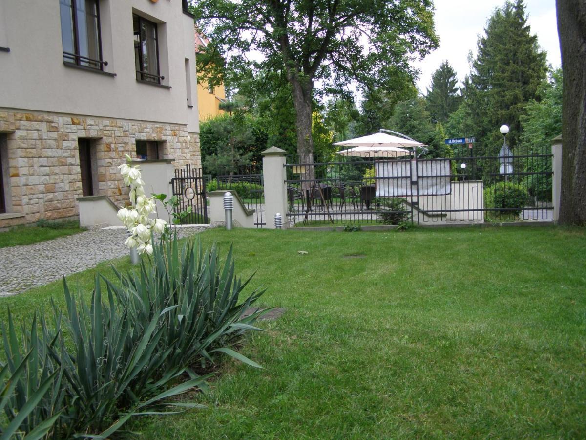 Hotel Jasny Dwor à Polanica-Zdrój Extérieur photo